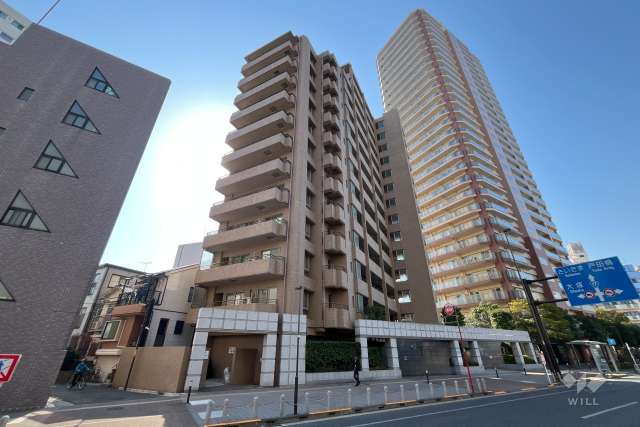 コスモ巣鴨シティフォルムンの外観（東側から）