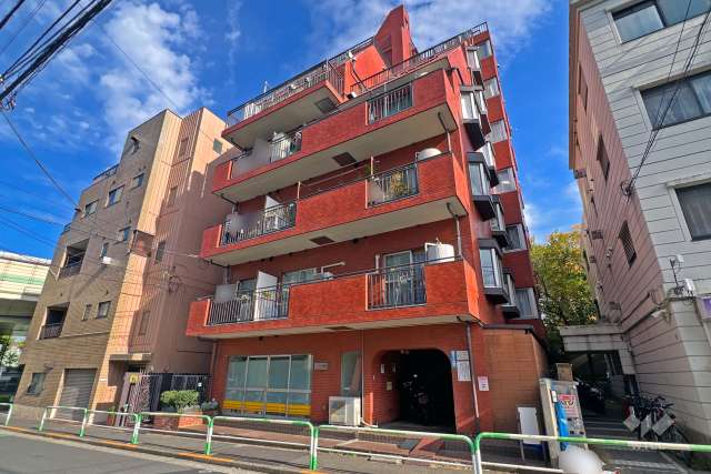 サカエ池袋マンションの外観（南西側から）