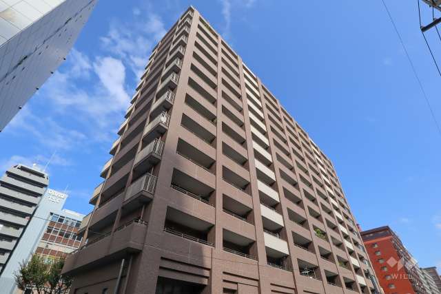 ローレルコート・エスタ上本町の外観（南西側から）