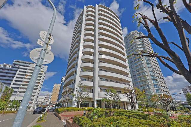 グランフェルティ夕陽ヶ丘の外観（南西側から）