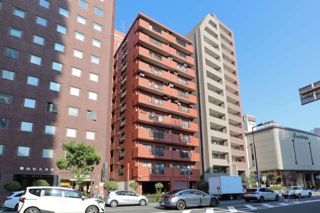 ライオンズマンション上六の外観（南東側から）