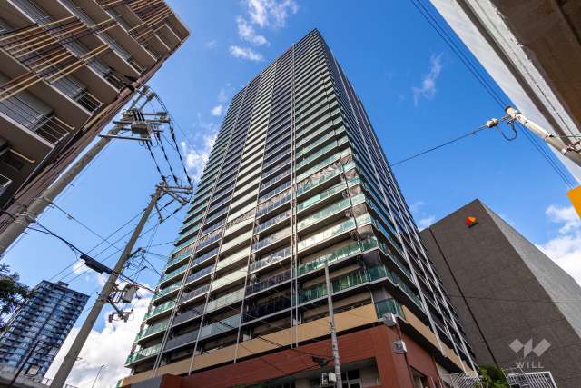 なんばグランドマスターズタワーの外観（南東側から）