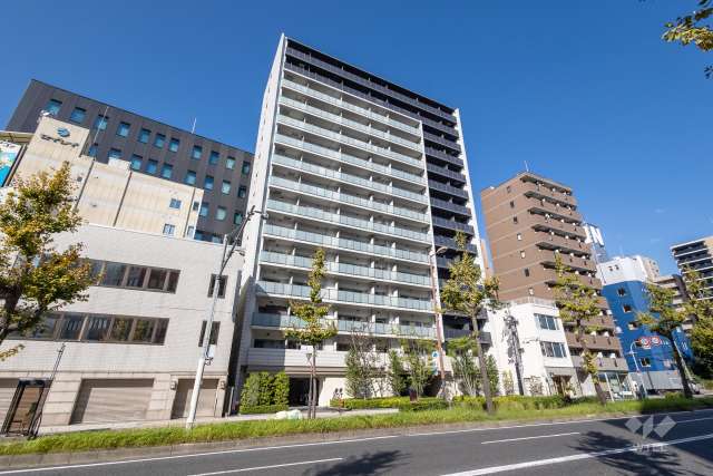 イニシアブランなんばの外観（南東側から）