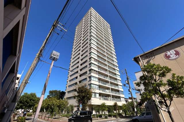 大阪イーストガーデンズタワーの外観（南西側から）