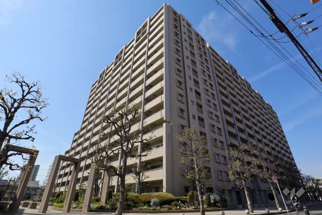 ステイツ城東グランプレイスの外観（南東側から）