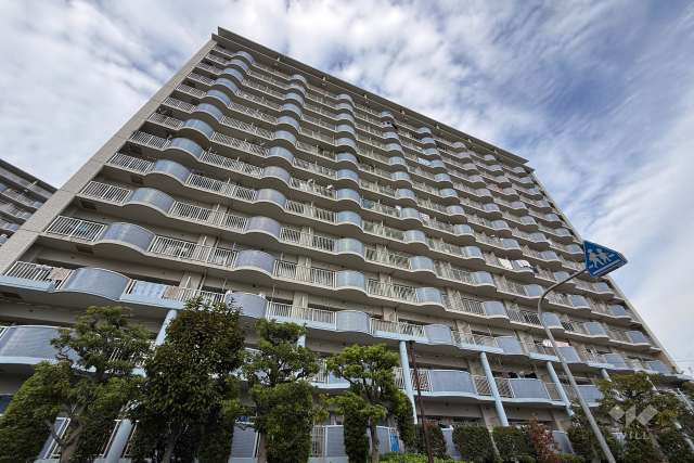 ファミールハイツ城東B棟の外観（南側から）