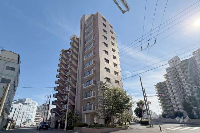大阪城公園グリーンマンションの外観（北西側から）