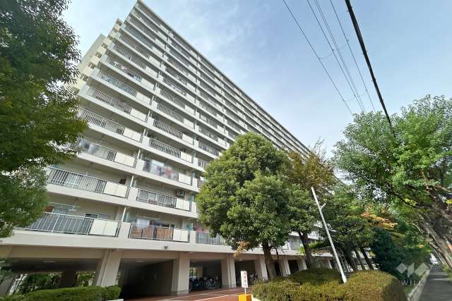 関目北すみれハイツ2号棟の外観（南東側から）　
