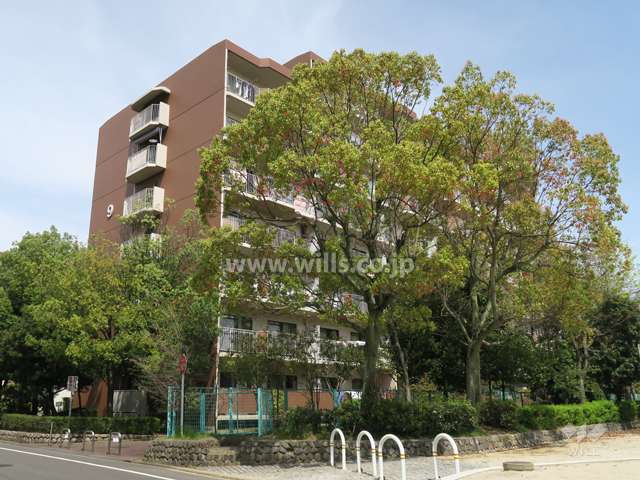 白川高層住宅9号棟の外観（南西側から）