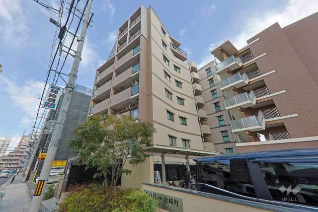 シャルマンフジあべの松崎町の外観（南西側から）