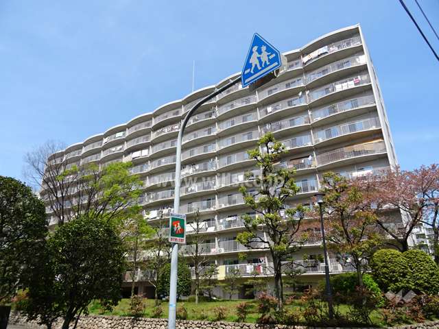 南茨木ハイタウン美沢D棟の外観（南東側から）