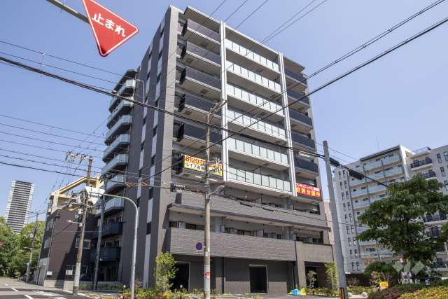 プレサンスレイズ新梅田の外観（北西側から）
