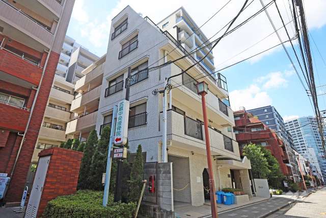 キャニオンマンション三鷹の外観（南東側から）