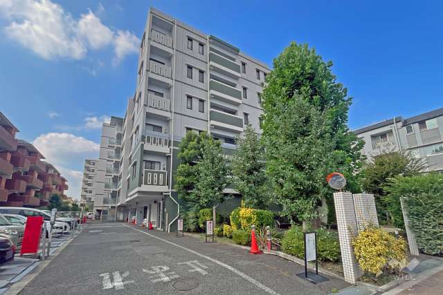 レクセルコート三鷹下連雀の外観（北東側から）