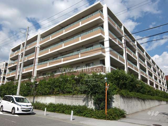 住吉山手コモンズＢ棟の外観（南西側から）
