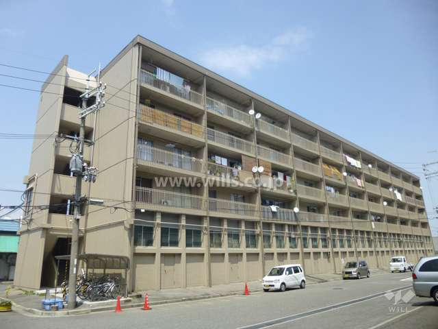 東部マンションA棟の外観（南西側から）