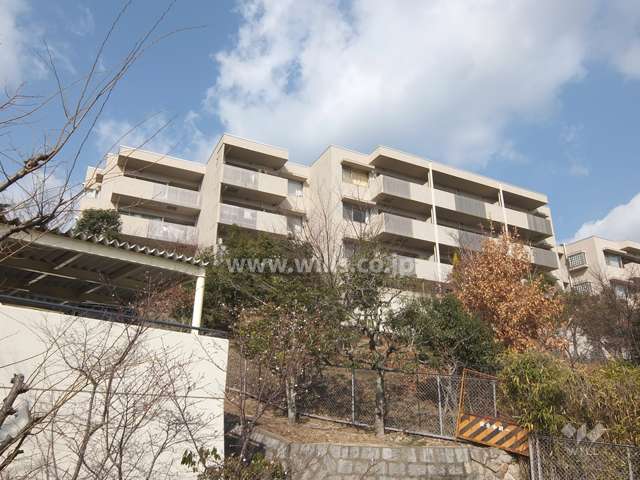 イトーピア御影山手坂浜手西館の外観（南側から）