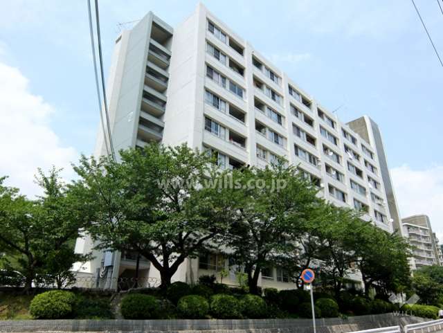 住吉台東住宅2号棟の外観（南側から）