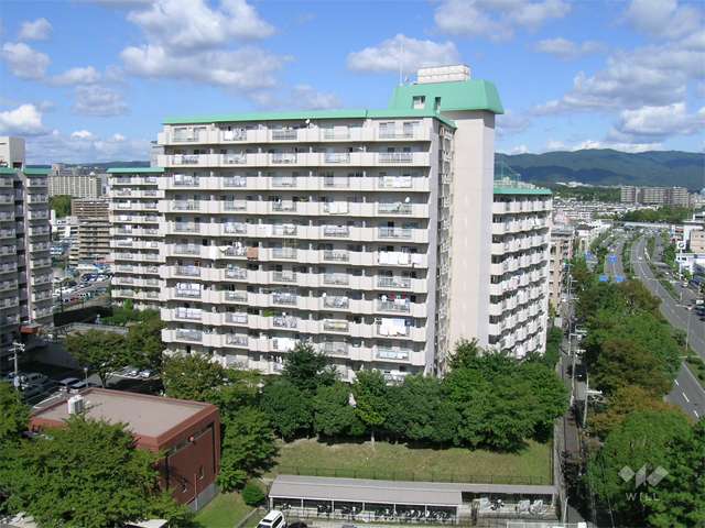 朝日プラザ千里Ｃ棟の外観（南側から）