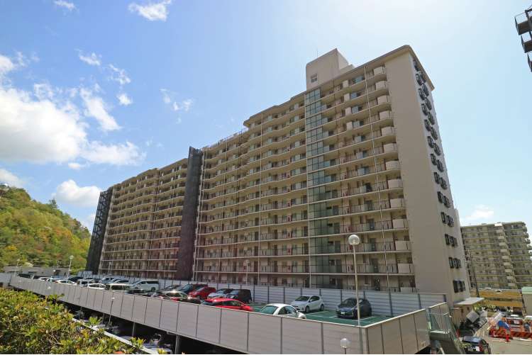 ジャルダン宝塚中山台弐番館B棟