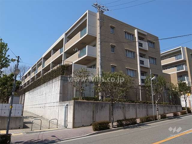 ファミール雲雀丘花屋敷 弐番館