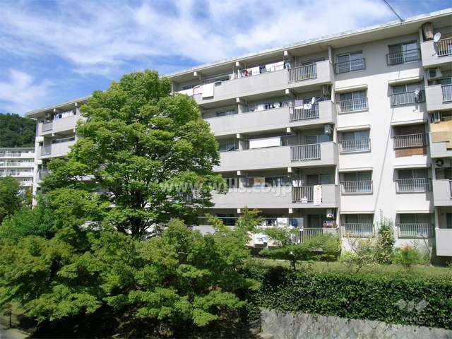 箕面如意谷住宅2棟