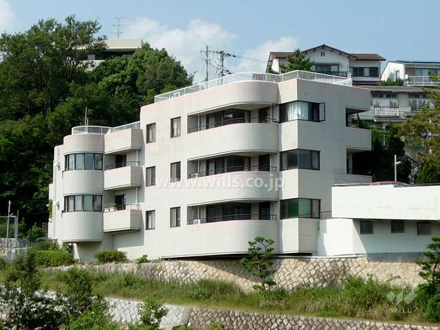 パレロワイヤル岡本