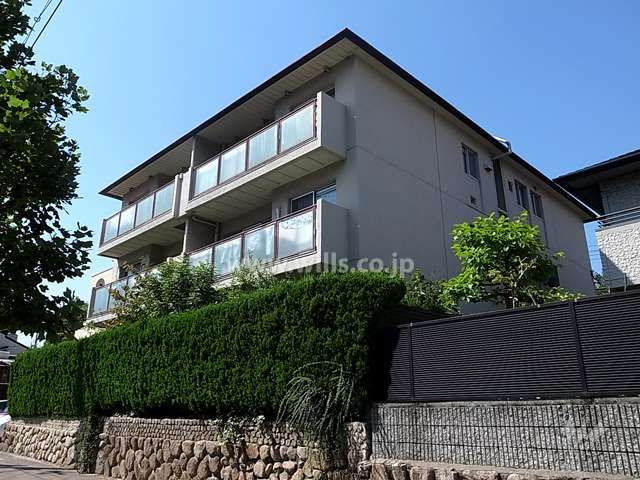 ファミーユ岡本