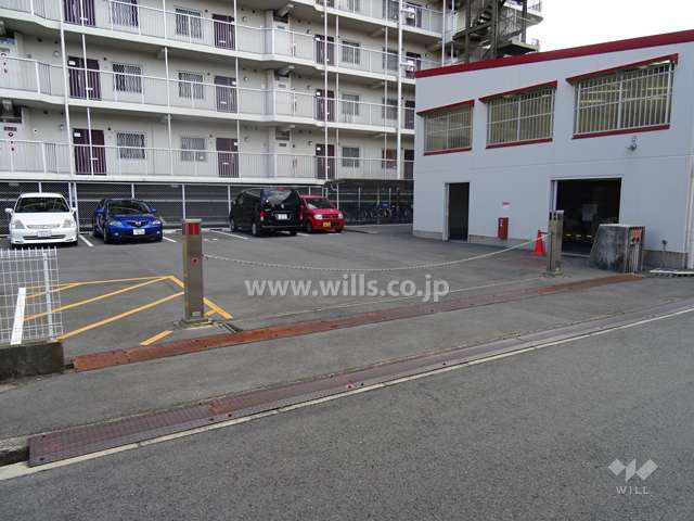 駐車場出入り口（ロボットゲート付）