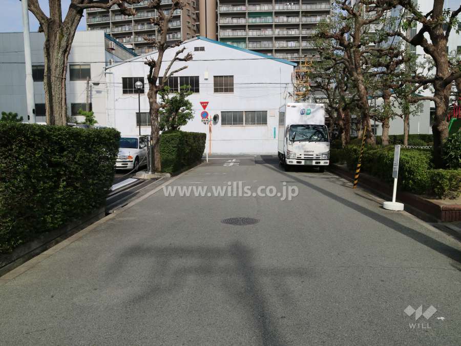 新高レックスマンションの南西側前面道路