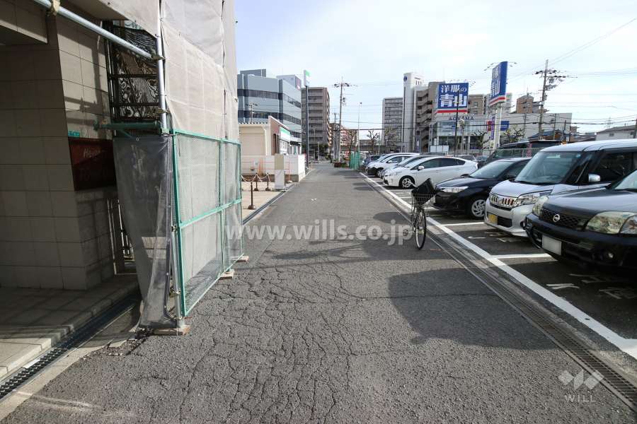 敷地南側の前面道路