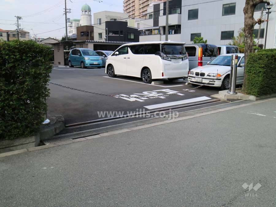 駐車場出入り口（ゲート付き）