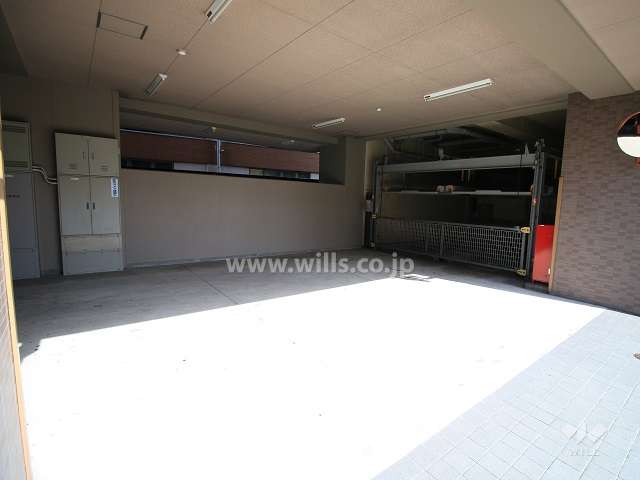 敷地内駐車場（屋内機械式）