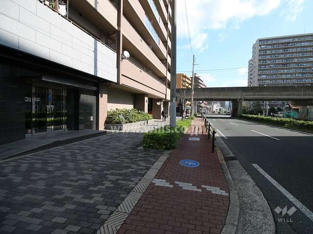 敷地南側の前面道路