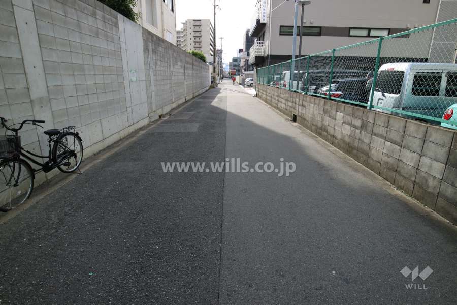 敷地東側の前面道路
