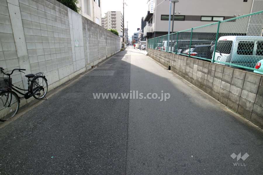 敷地東側の前面道路