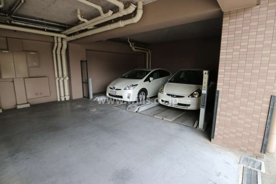 敷地内駐車場（屋内機械式）