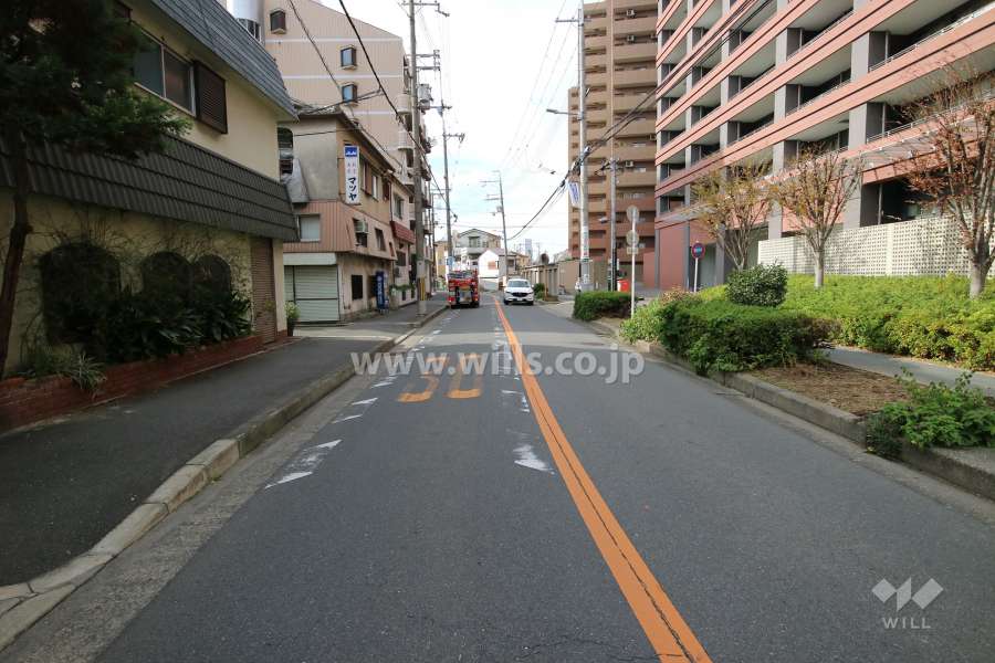 敷地南側の前面道路