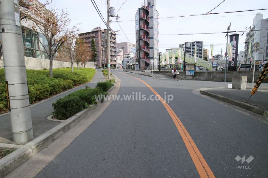 敷地南側の前面道路