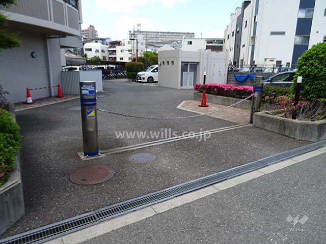 駐車場出入り口（ロボットゲート付）