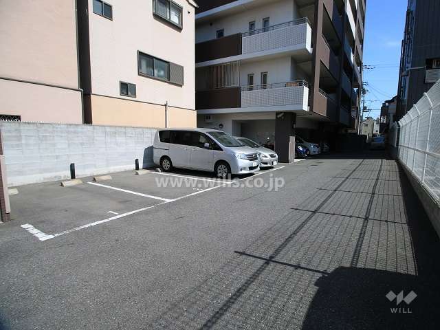 敷地内駐車場（屋外平面式）