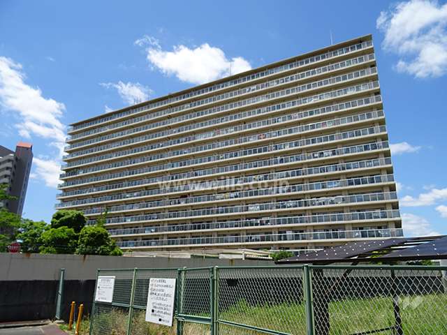 ファミール北大阪リバーサイドB棟の外観（南東側から）