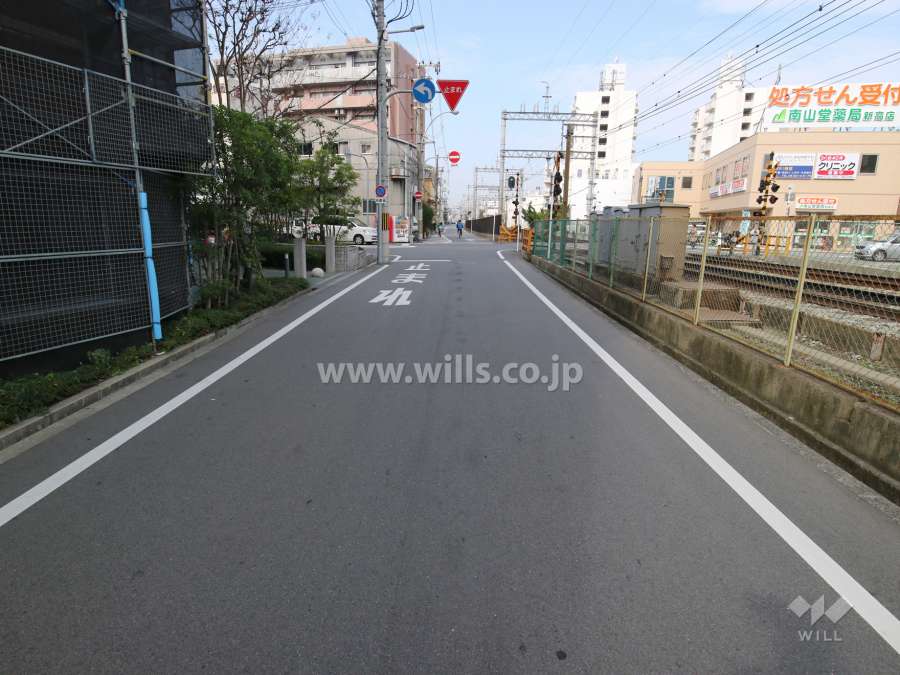 敷地北東側の前面道路。
