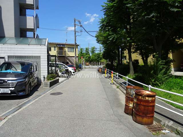 敷地北側の前面道路