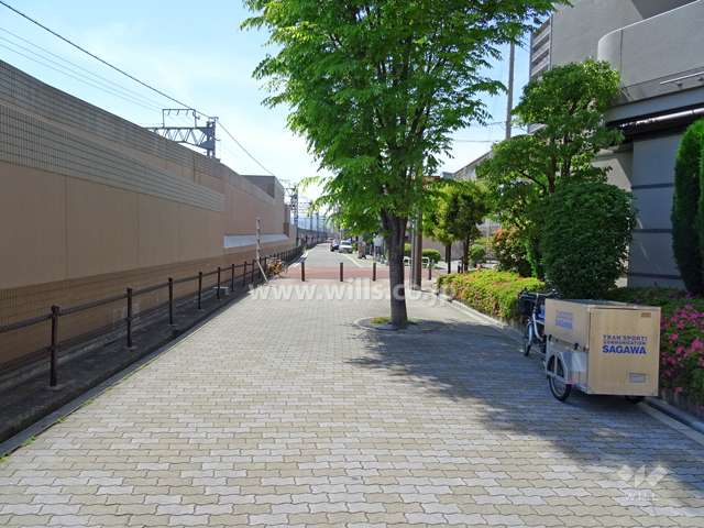 物件の南側通路（東側から）