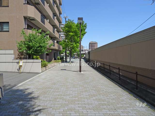 物件の南側通路（西側から）