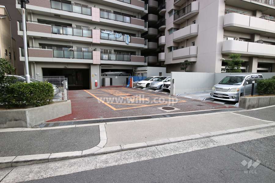駐車場出入り口