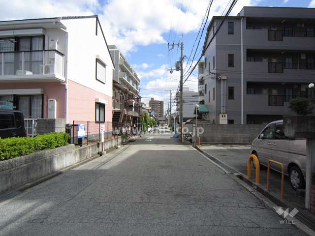 敷地北側の前面道路