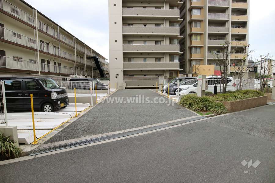 駐車場出入り口