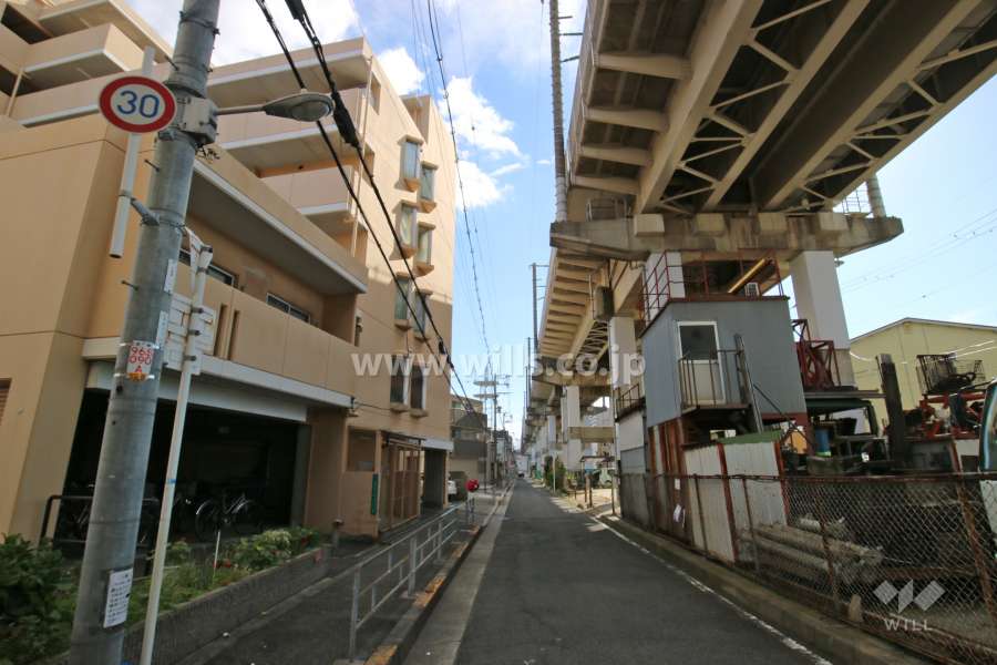 マンションの西側には山陽新幹線が通っています。